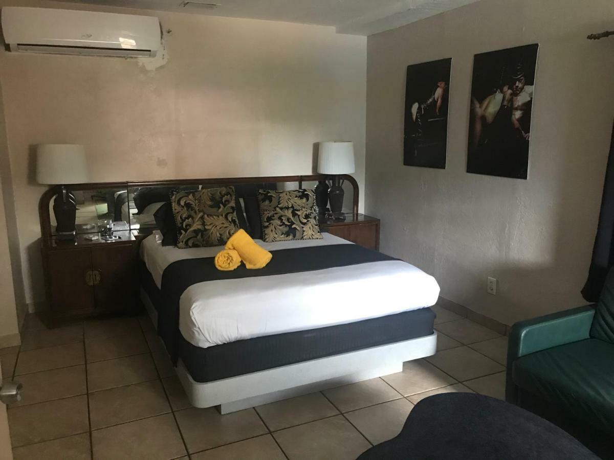 Inn Leather Guest House-Gay Male Only 포트 로더데일 외부 사진