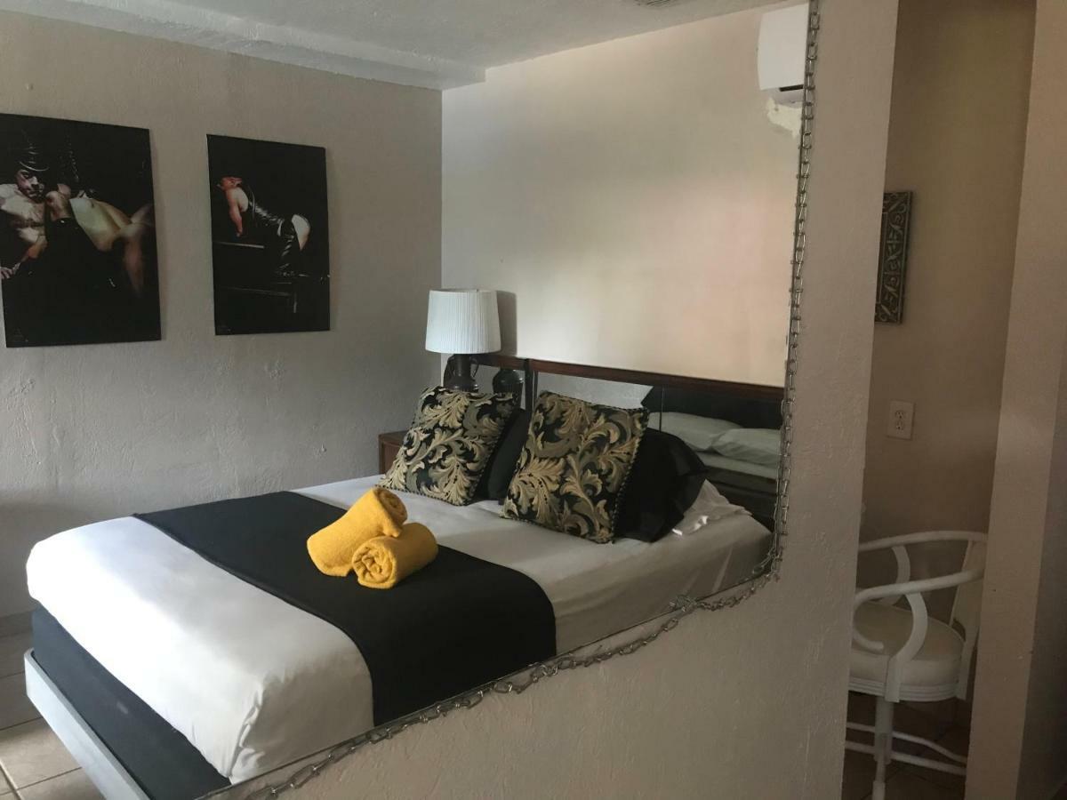 Inn Leather Guest House-Gay Male Only 포트 로더데일 외부 사진